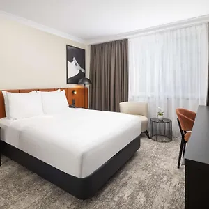 https://hilton-dusseldorf.topcolognehotels.com